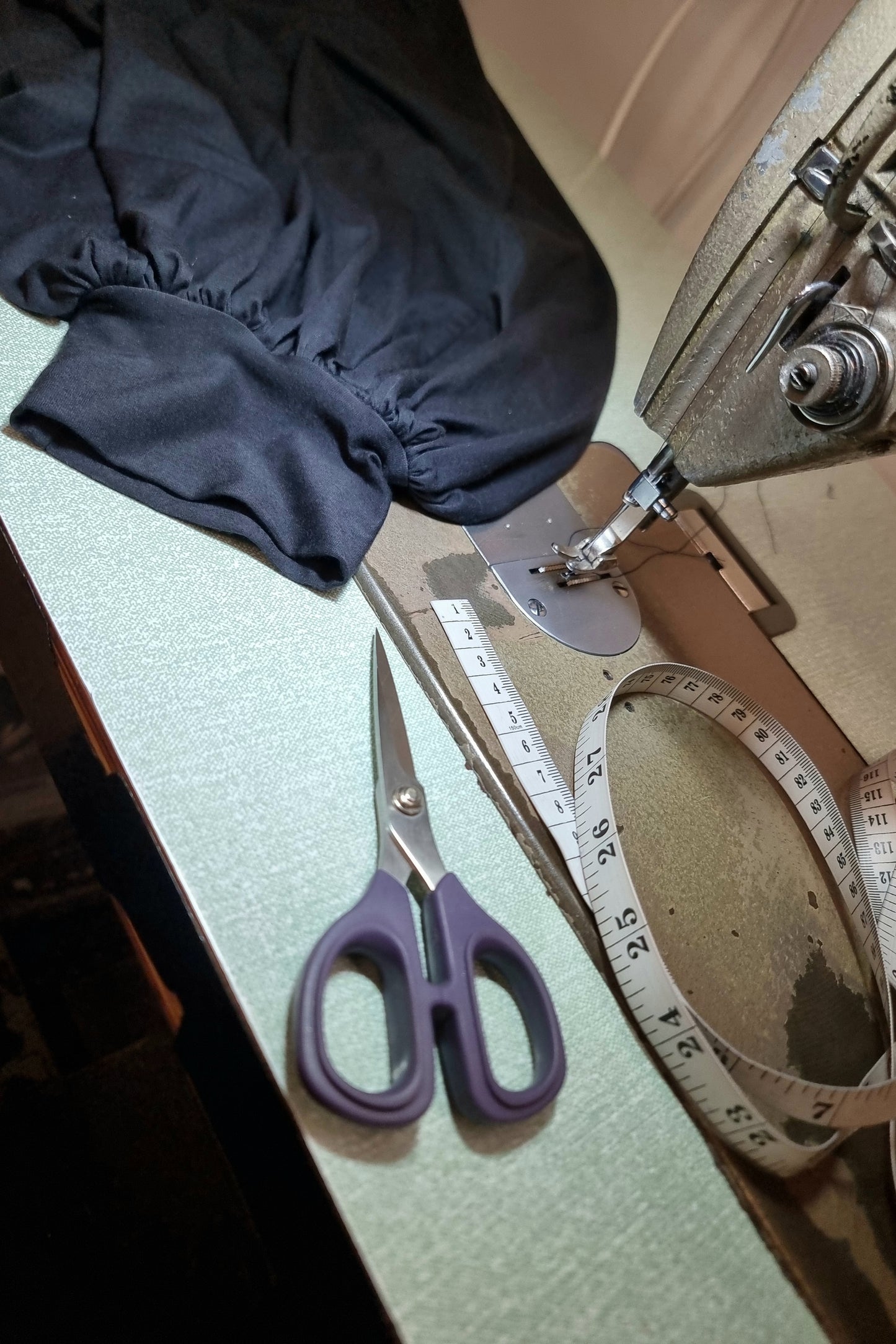 Imogen Drape Crop - Black