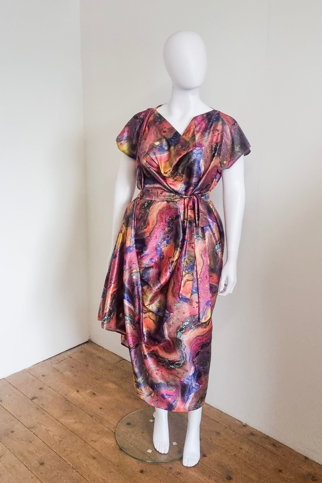 Our mannequin Lavinia wears the M-L Zubi dress, front view. 
