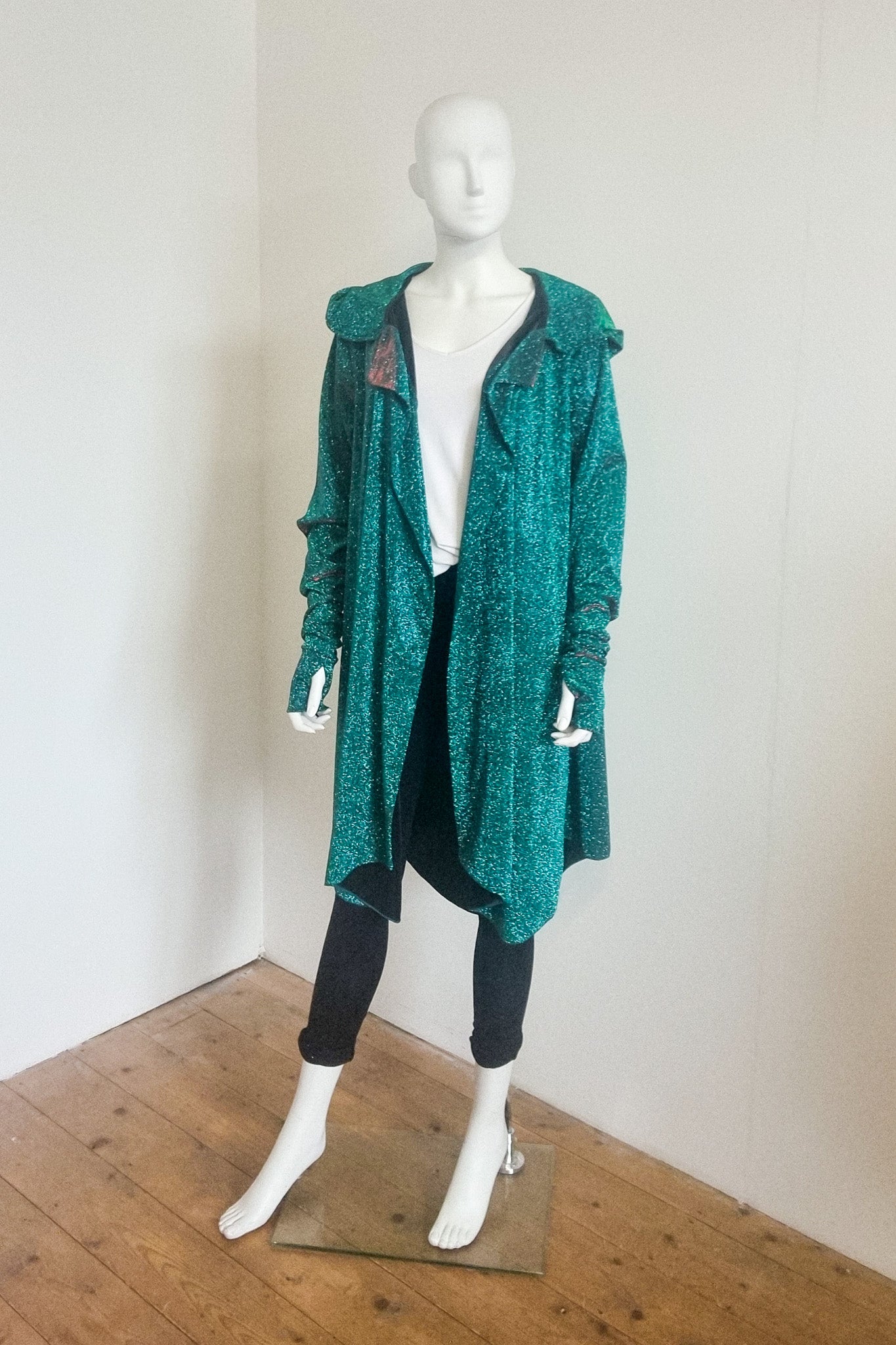 Miho cardigan in green red, photographed on the mannequin, front view with the hood down