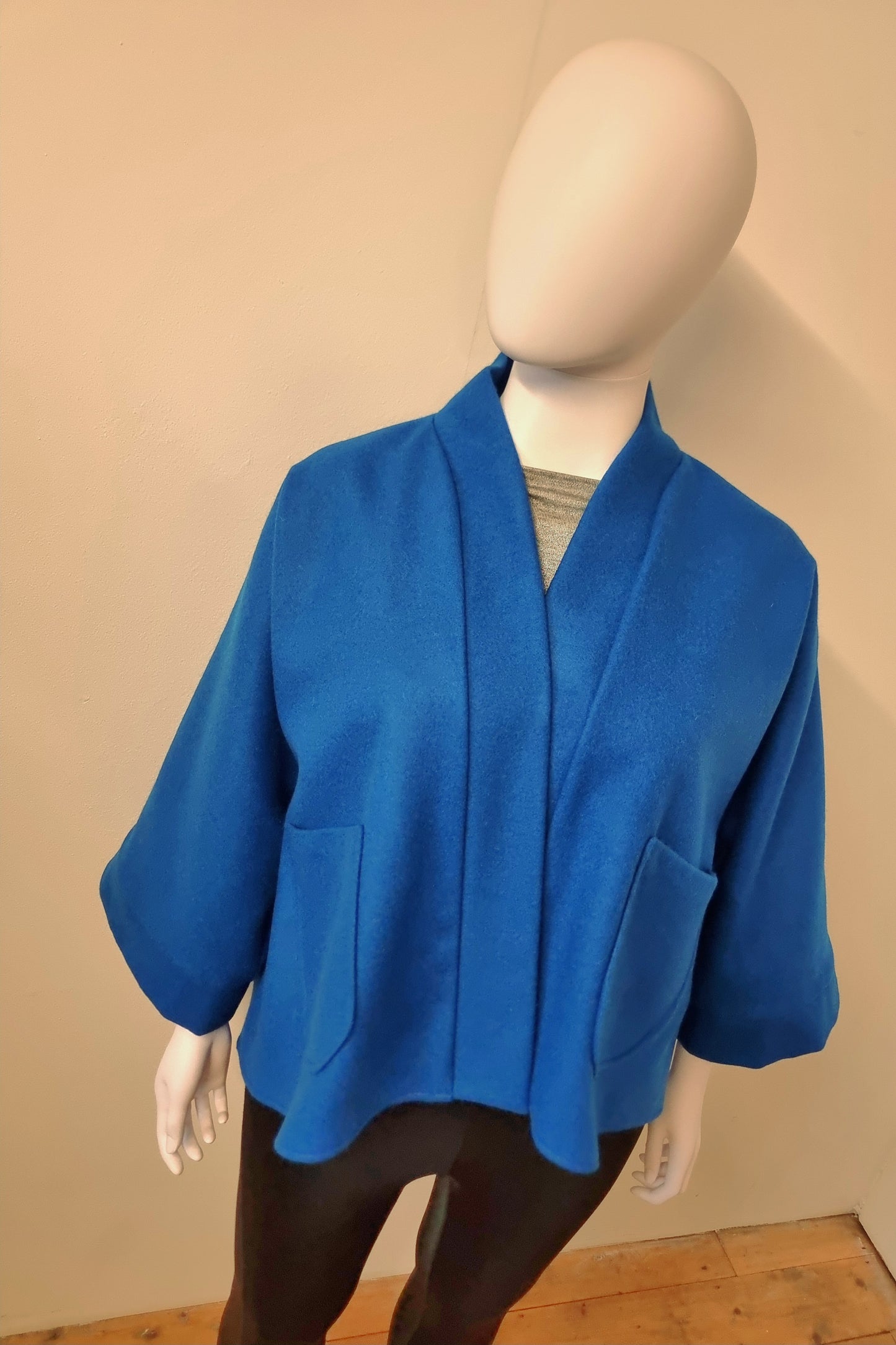 Tippi - Teal/Blue Lined in Silver