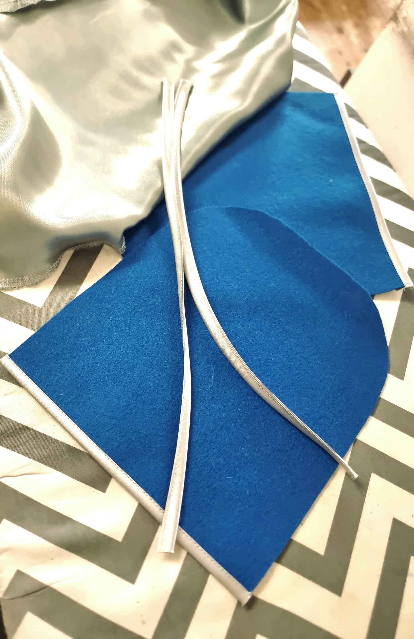 Tippi - Teal/Blue Lined in Silver