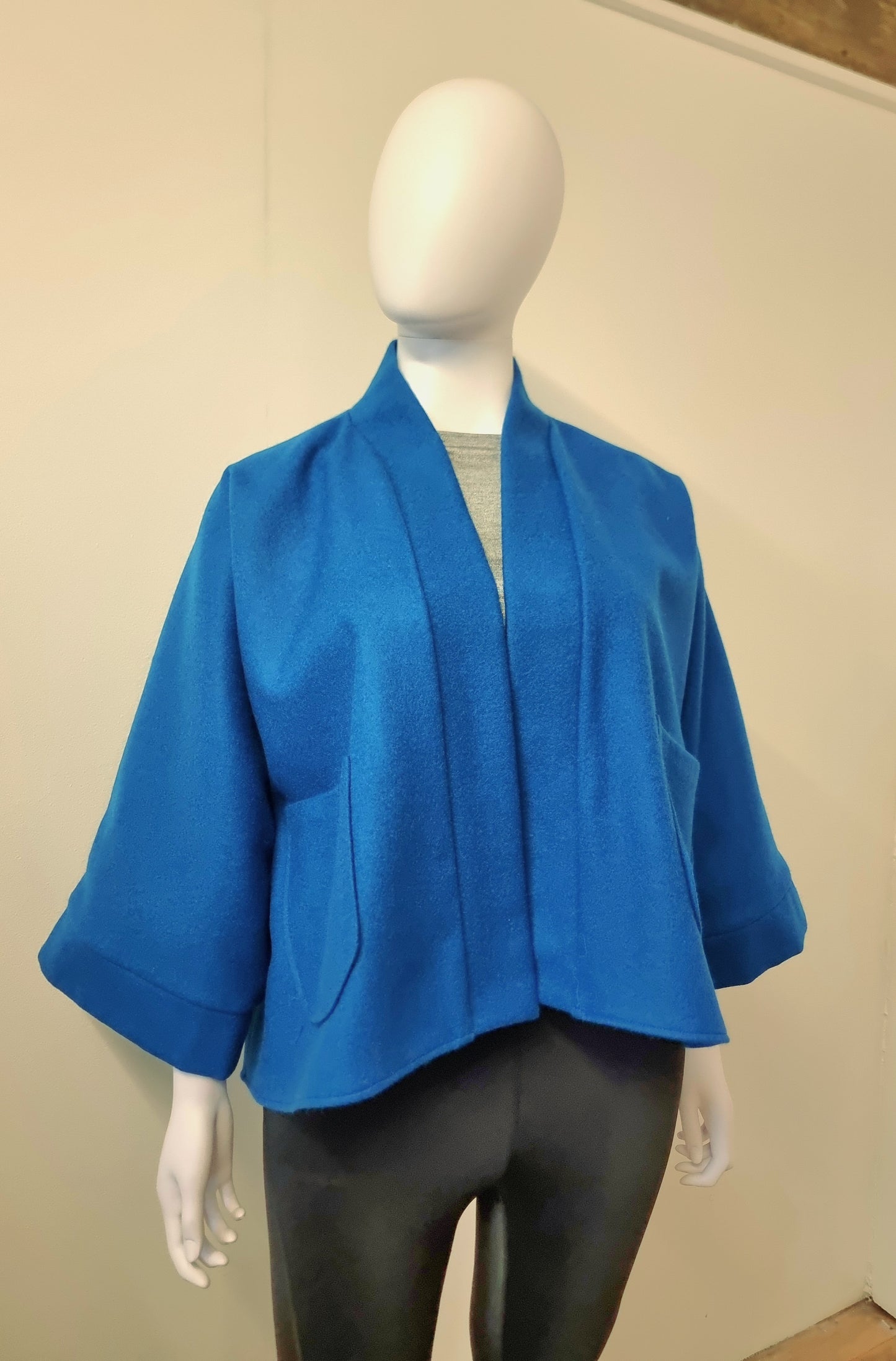 Tippi - Teal/Blue Lined in Silver