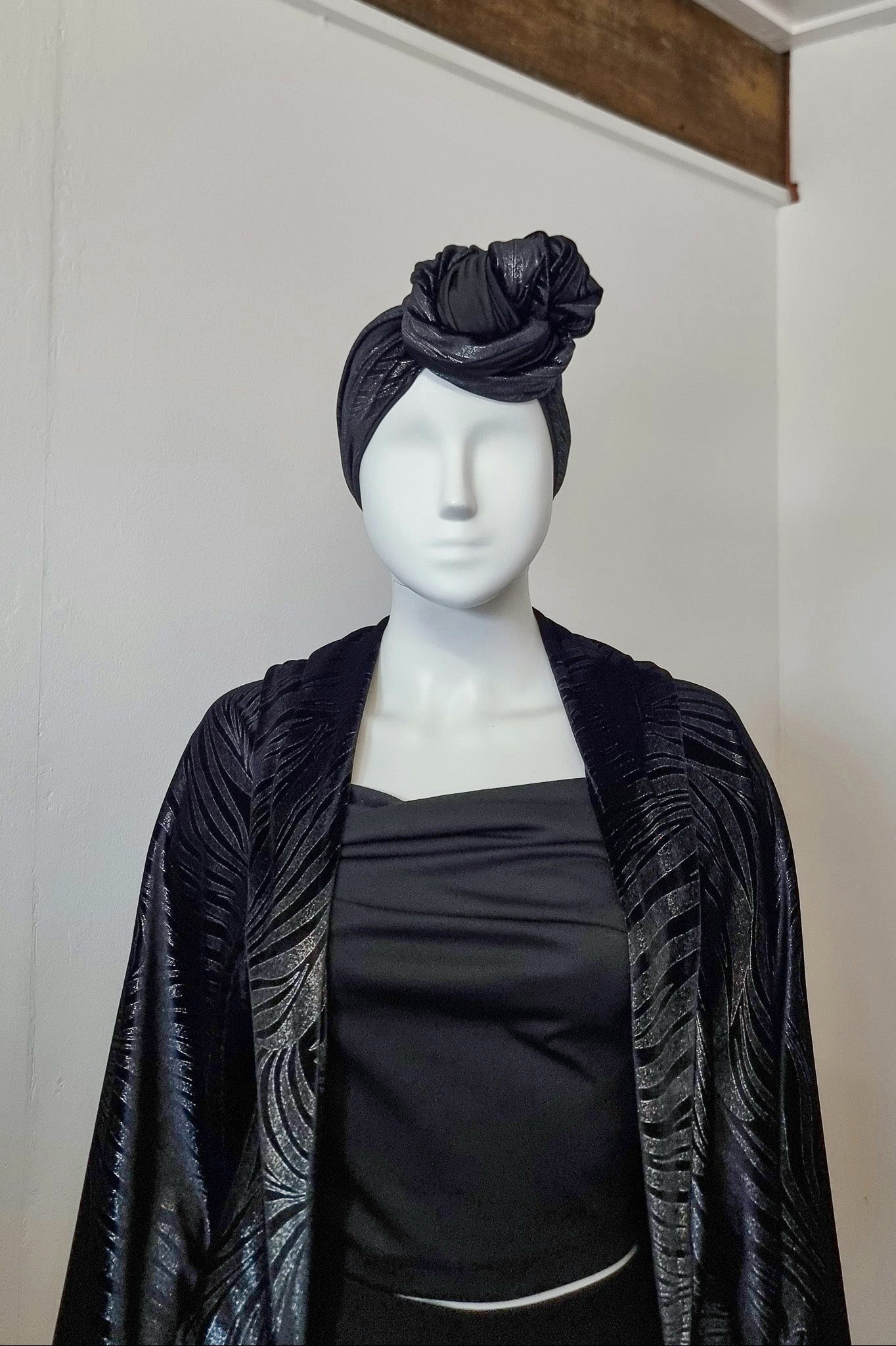 Riri turban knotted in a high twist