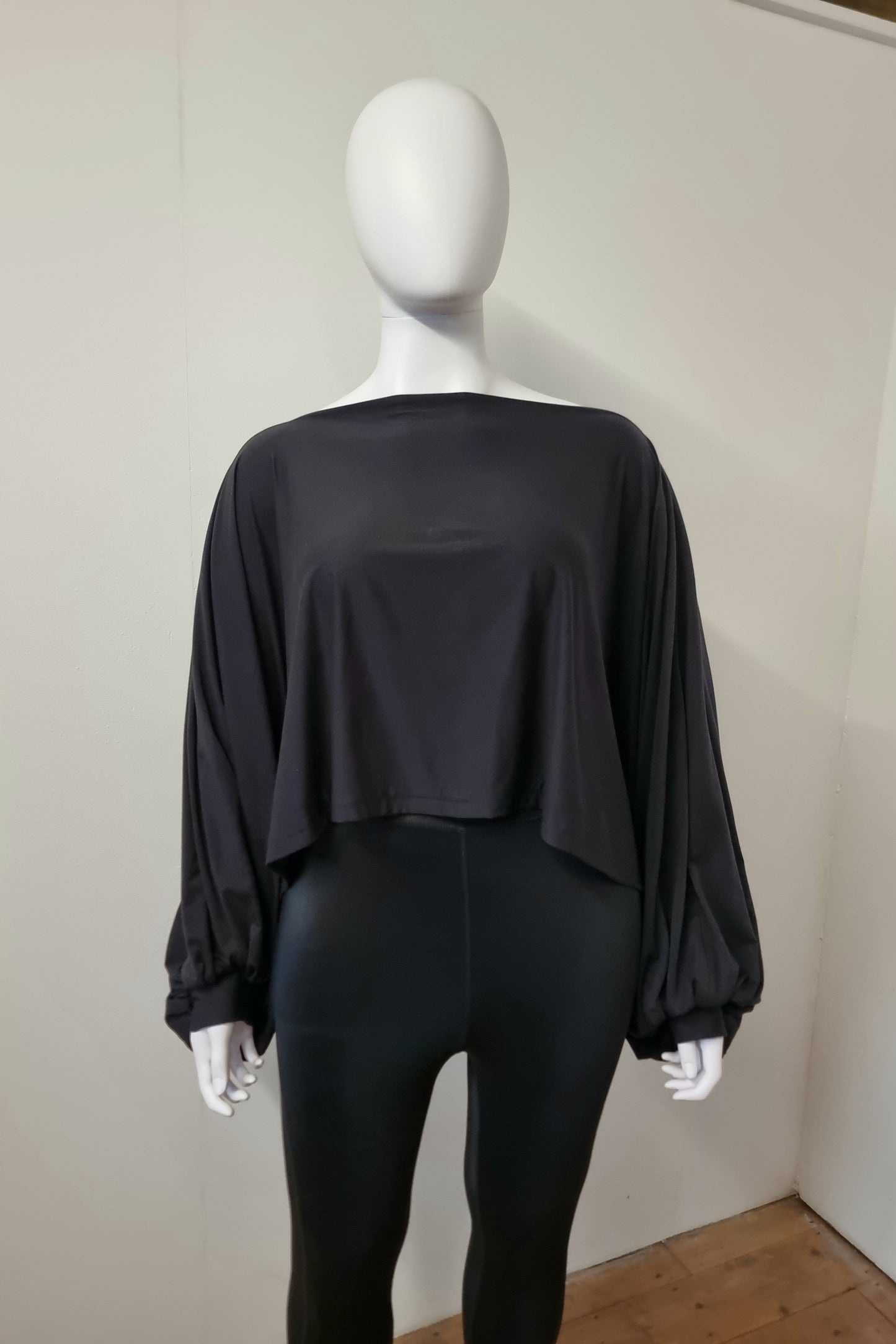 Imogen Drape Crop - Black