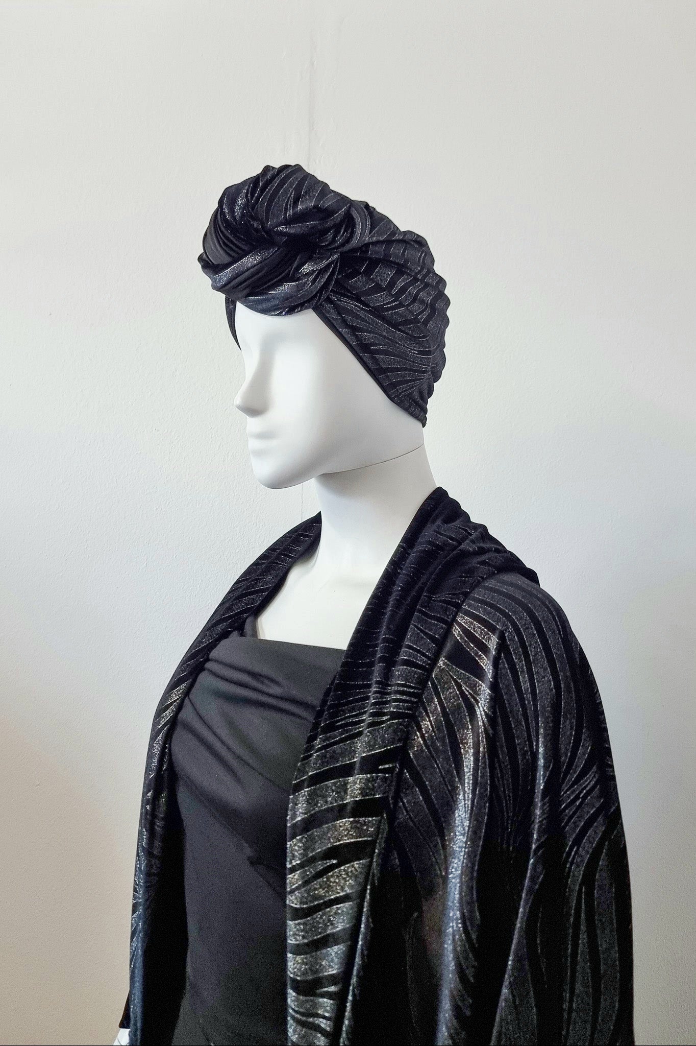 Side view of the Riri turban, knotted in a high twist