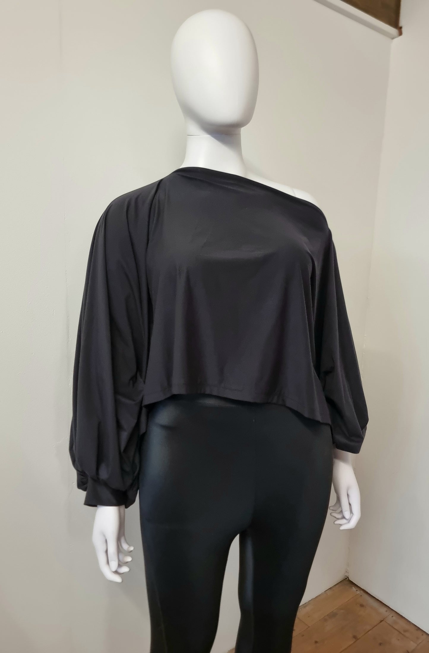Imogen Drape Crop - Black